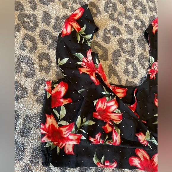 M Guess Crop Top Red Lily Flower - Picture 4 of 16